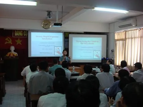 benh-vien-da-khoa-trung-tam-an-giang-don-tiep-doan-bac-si-va-dieu-duong-canada2