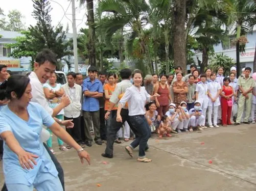 to-chuc-hoi-thao-chao-mung-ky-niem-le-30-04-va-quoc-te-lao-dong-01-054