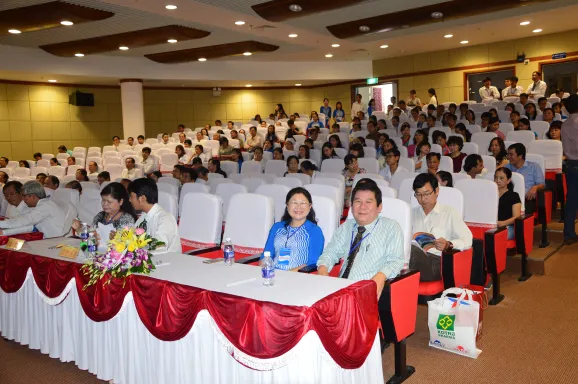 Chủ tọa đoàn phiên 2: TS.BS Nguyễn Ngọc Rạng, BS.CKII Nguyễn Thị Hạnh, BS.CKII Nguyễn Triết Hiền