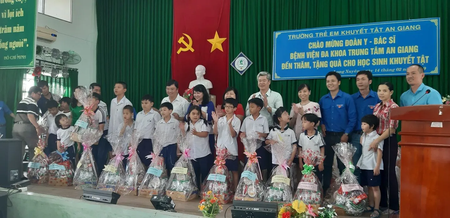 C:\Users\PDD-Sinh\Desktop\HÌNH RIÊNG\20190214_142817.jpg