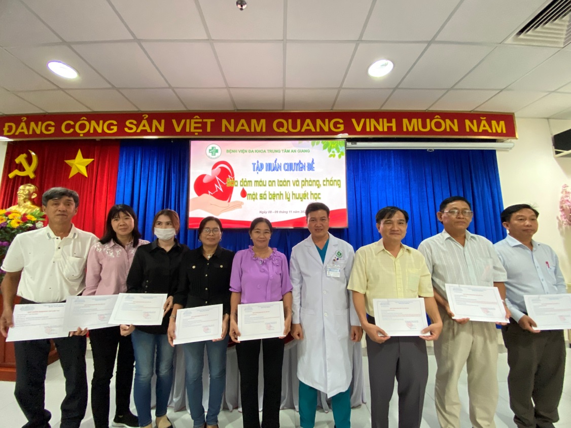 C:\Users\Administrator\Downloads\ảnh sự kiện 2023\Tập huấn chuyên đề huyết học\e6ddba3f37cce192b8dd.jpg