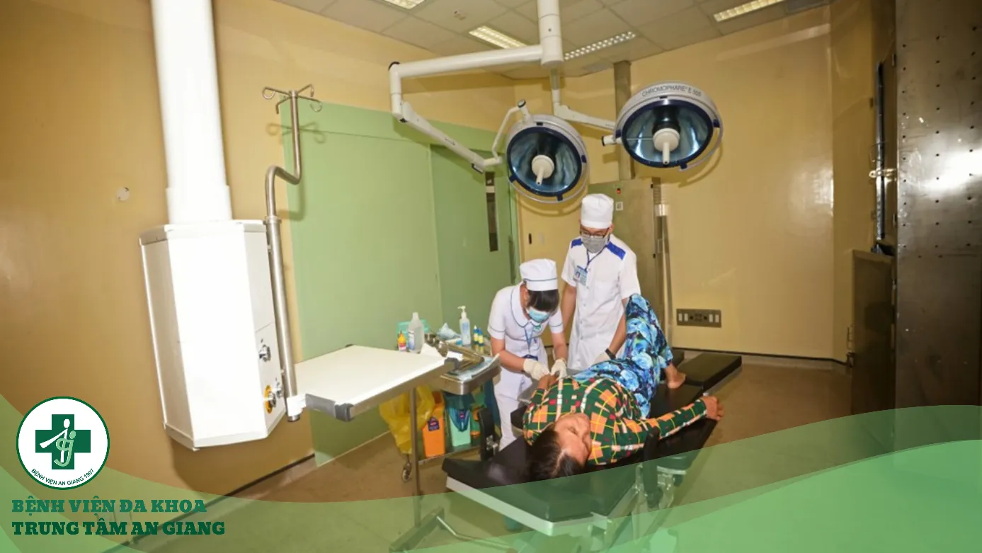 A group of doctors working on a patient

Description automatically generated