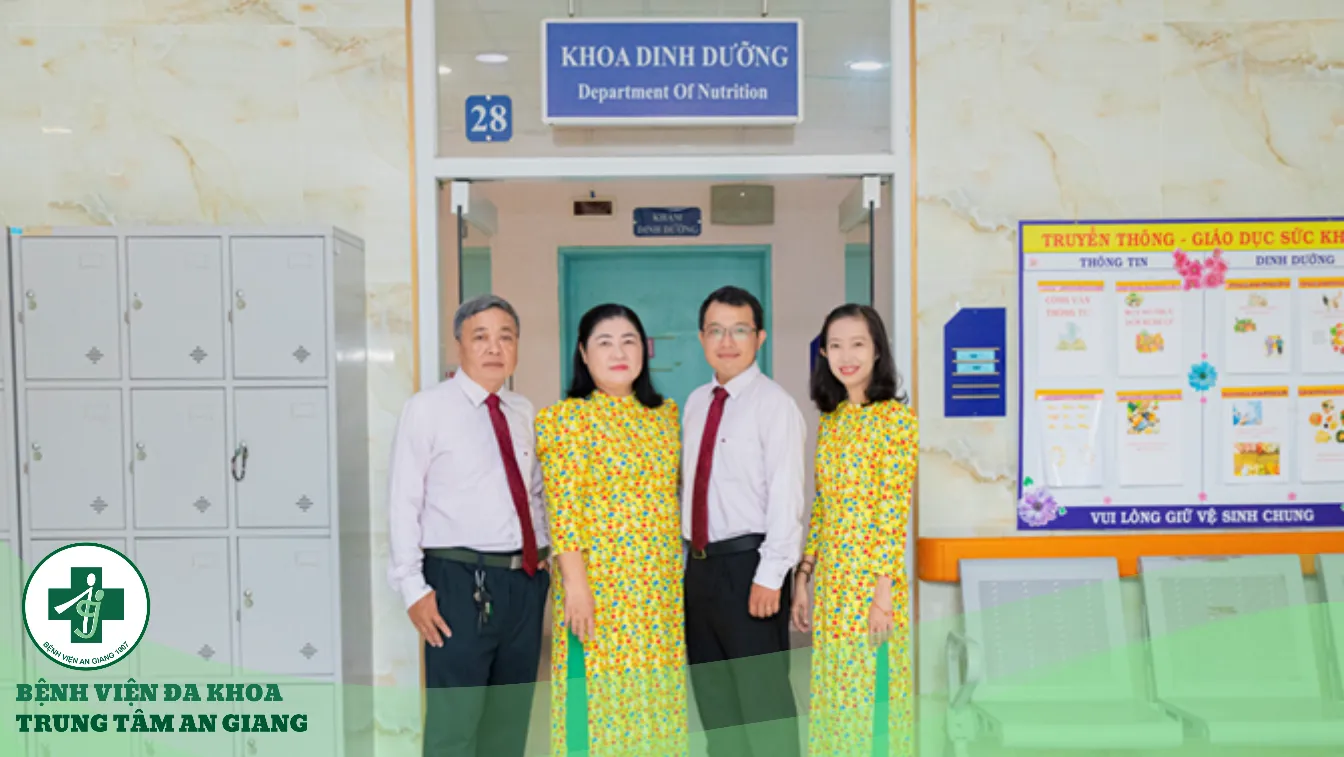 A group of people standing in front of a door

Description automatically generated