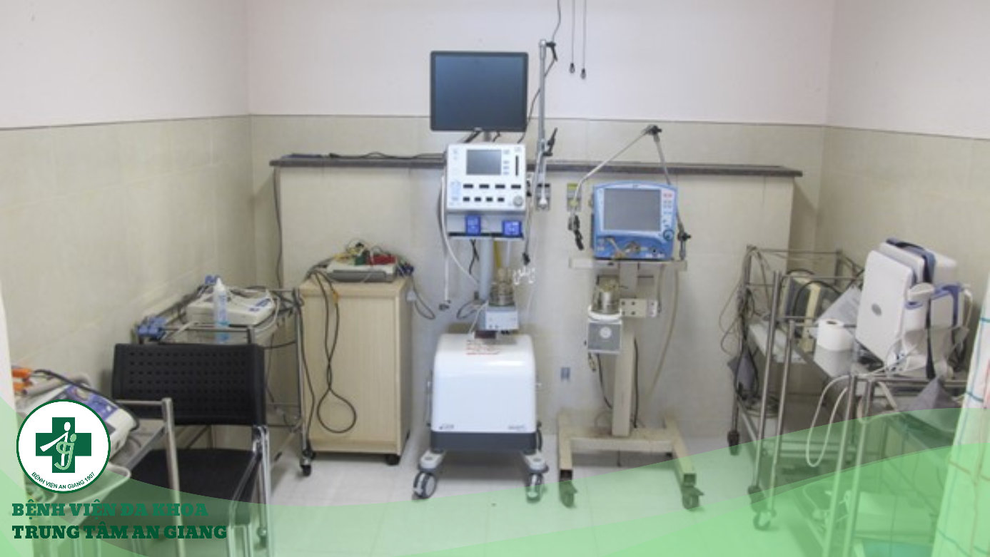 A medical equipment in a room
Description automatically generated