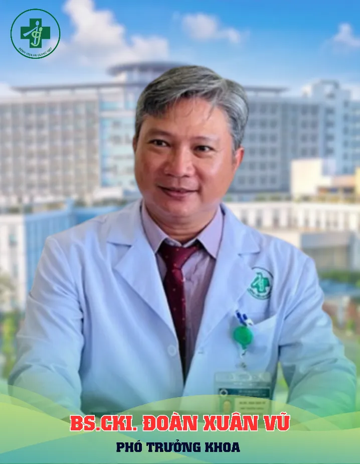 A person in a white coat Description automatically generated