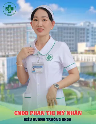 A person in a white uniform

Description automatically generated