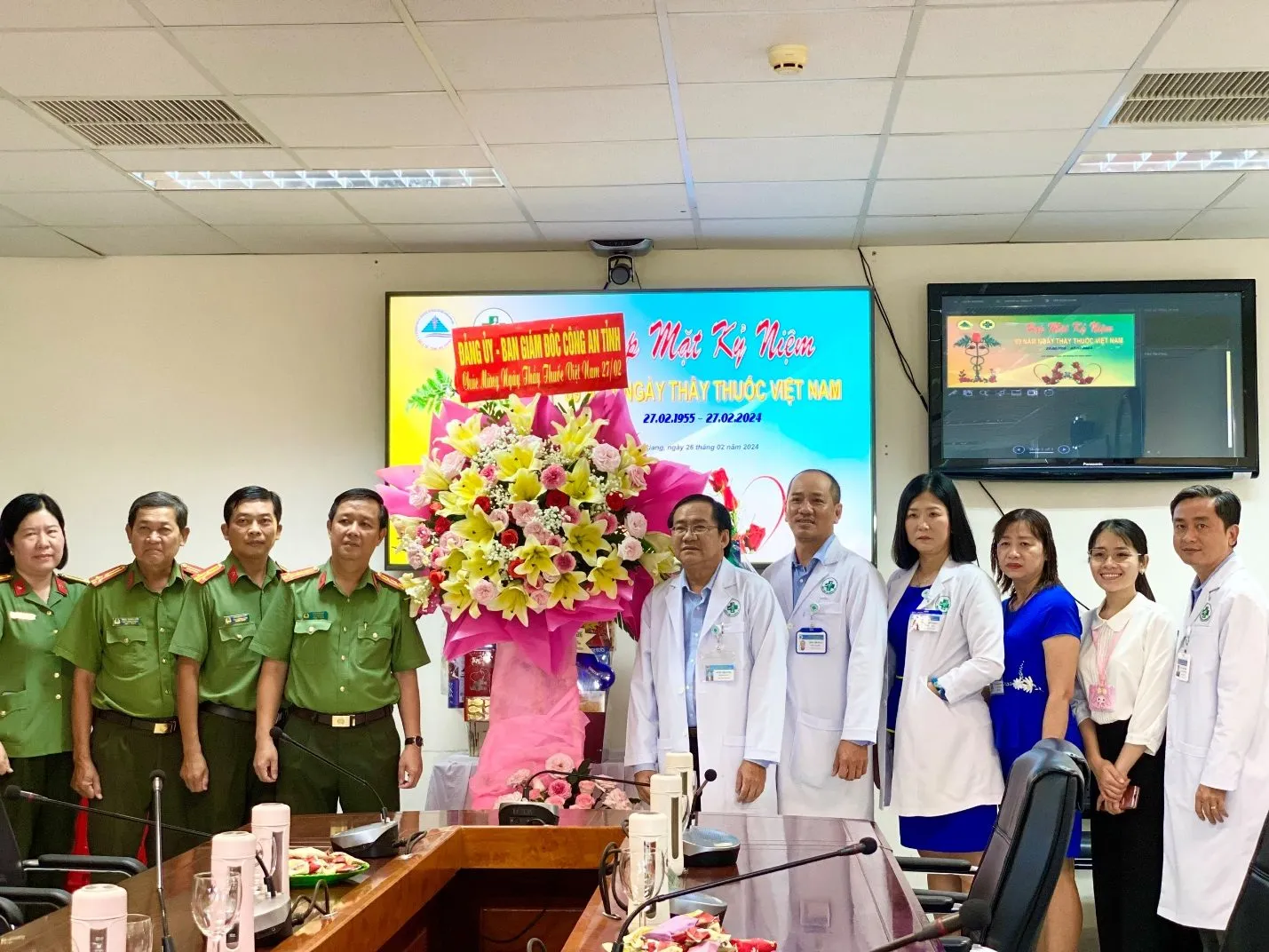 D:\FILE CỦA HUỆ\Ảnh sự kiện 2024\Các đơn vị chúc mừng ngày 27.02\ảnh sửa\9e85e86e7195dccb8584.jpg