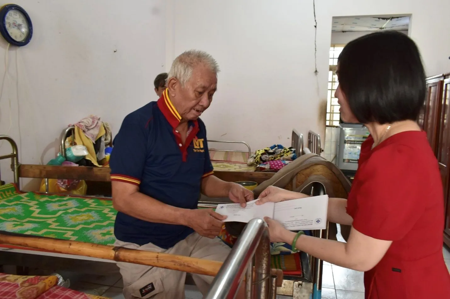 D:\FILE CỦA HUỆ\Ảnh sự kiện 2024\Tặng quà cho TT bảo trợ\ảnh đã sửa\53b0085c4879e527bc68.jpg