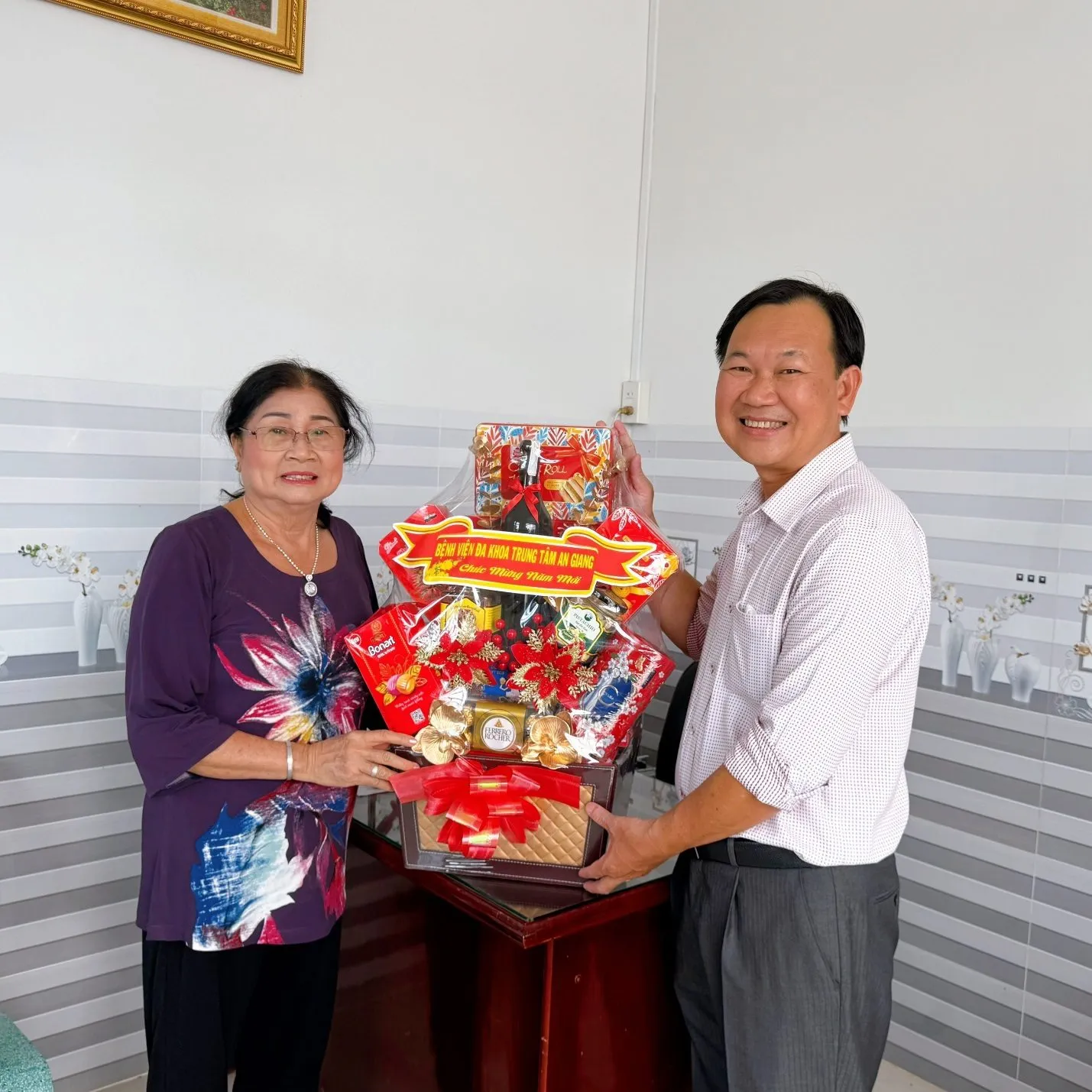 D:\FILE CỦA HUỆ\Ảnh sự kiện 2024\Tặng quà cho TT bảo trợ\ảnh đã sửa\6bcf8788939a3ec4678b.jpg