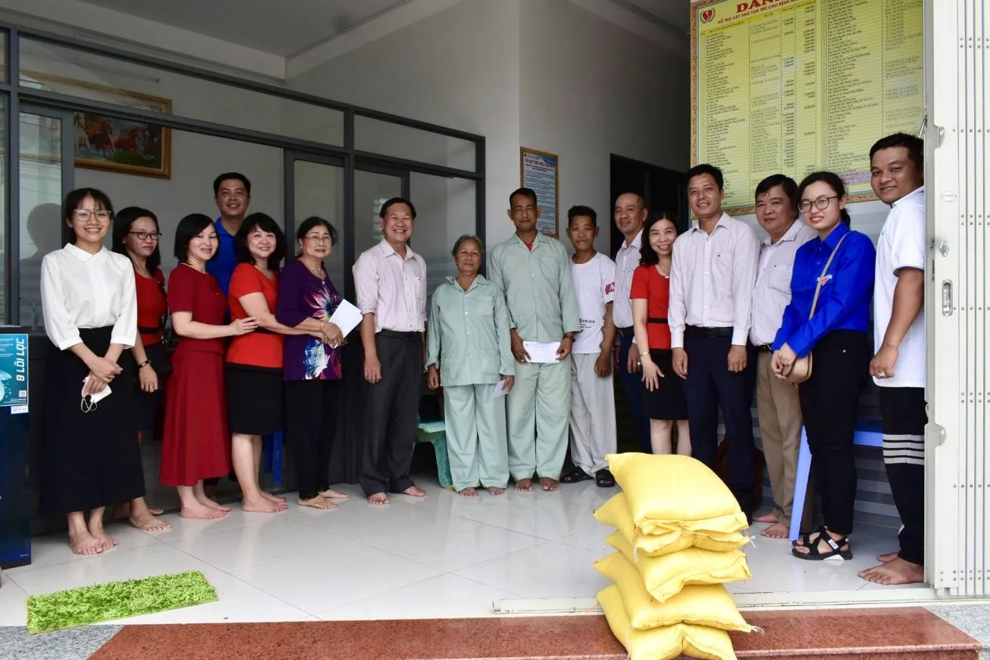 D:\FILE CỦA HUỆ\Ảnh sự kiện 2024\Tặng quà cho TT bảo trợ\ảnh đã sửa\839c8999c9bc64e23dad.jpg