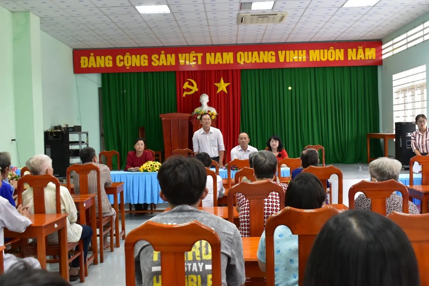 D:\FILE CỦA HUỆ\Ảnh sự kiện 2024\Tặng quà cho TT bảo trợ\ảnh đã sửa\44b0fc81b3a41efa47b5.jpg