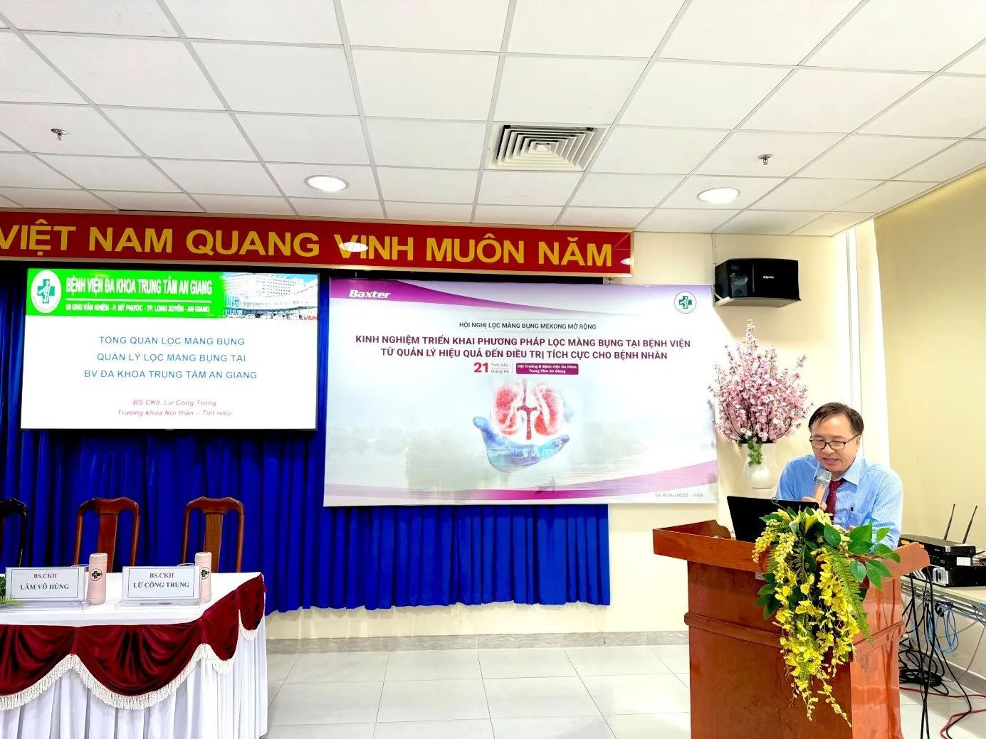 A person standing at a podium

Description automatically generated
