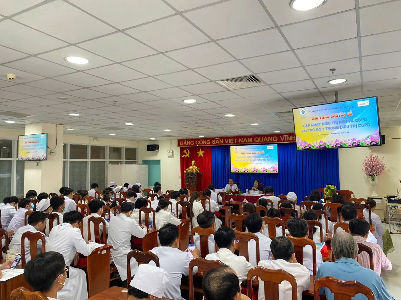 D:\FILE CỦA HUỆ\Ảnh sự kiện 2024\Hội thảo COPD\4a39c187d8857edb2794.jpg