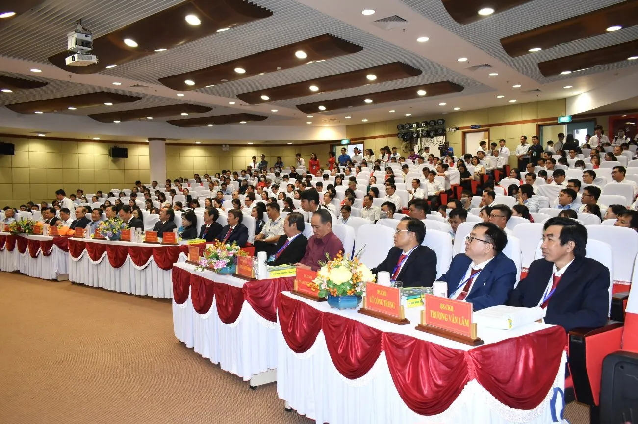 D:\FILE CỦA HUỆ\Ảnh sự kiện 2024\Hội nghị KHKT 2024\z6063403307254_2f0ca9e75bc78738ebb9e8772b2883dd.jpg