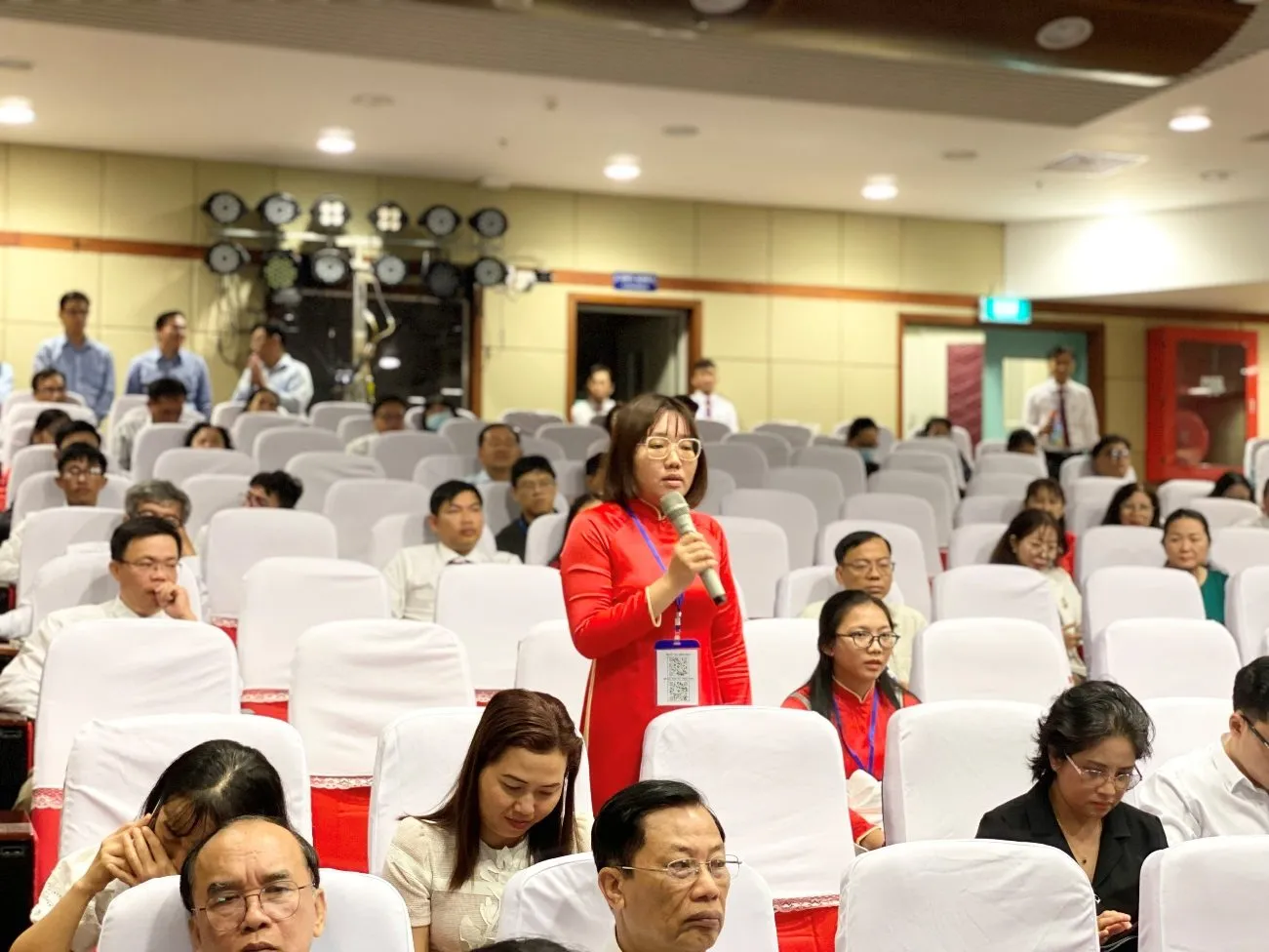D:\FILE CỦA HUỆ\Ảnh sự kiện 2024\Hội nghị KHKT 2024\z6063436829198_abdccadb7c485c40e54db147c5bb17ea.jpg