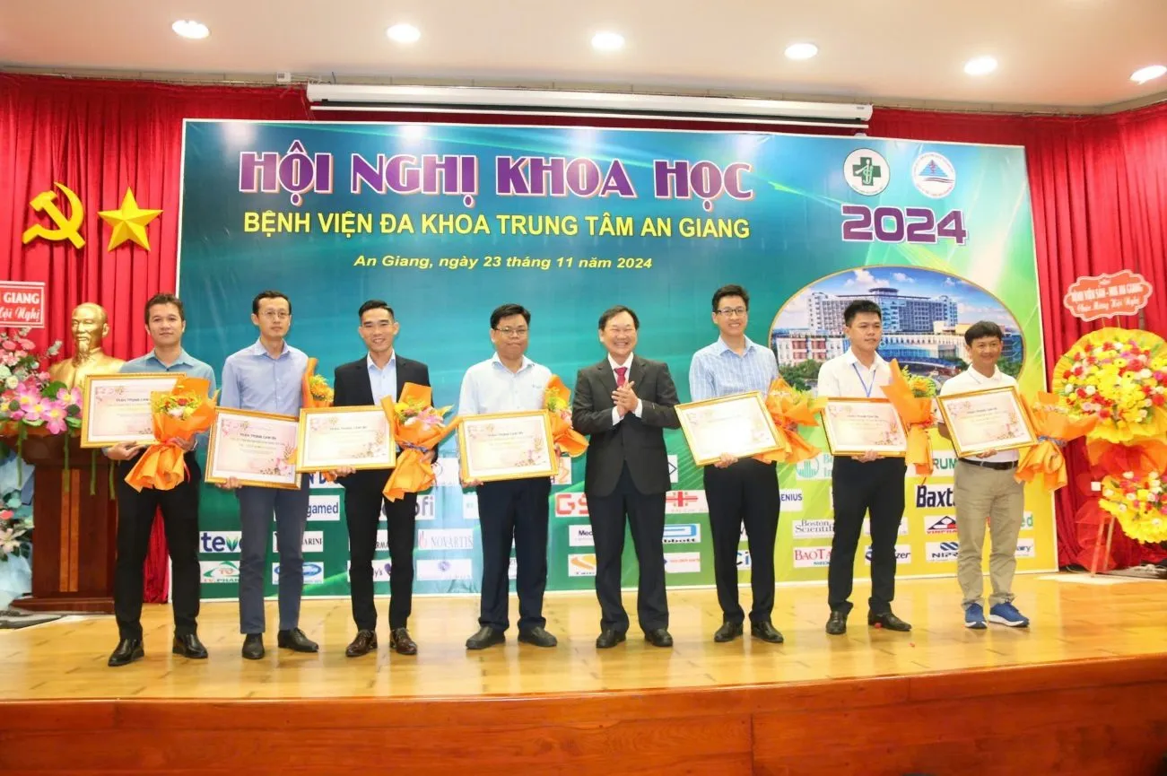 D:\FILE CỦA HUỆ\Ảnh sự kiện 2024\Hội nghị KHKT 2024\z6060938547640_5b7e48720312c87fe91c37793d36f1e9.jpg