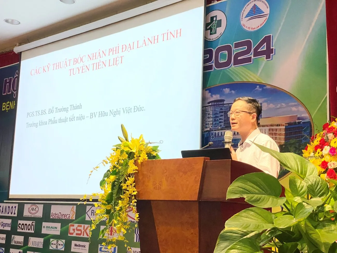 D:\FILE CỦA HUỆ\Ảnh sự kiện 2024\Hội nghị KHKT 2024\z6063436677336_0108299aa898e8c85bfc7d916f991fdf.jpg