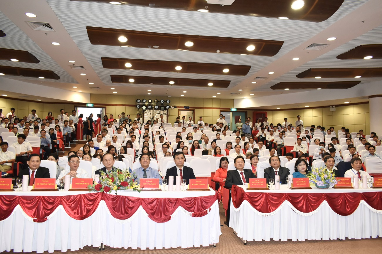 D:\FILE CỦA HUỆ\Ảnh sự kiện 2024\Hội nghị KHKT 2024\z6063403270810_a54a88941b08c44acda289851fce4a25.jpg