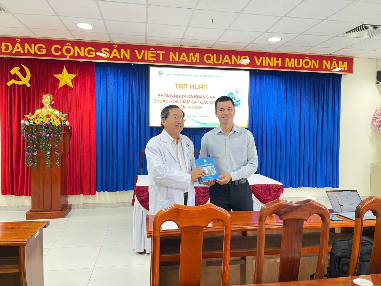 D:\FILE CỦA HUỆ\Ảnh sự kiện 2024\Tâoj huấn KSNK\z6020054107348_3d794ab8754adefa8e8a6d6bbf830f71.jpg
