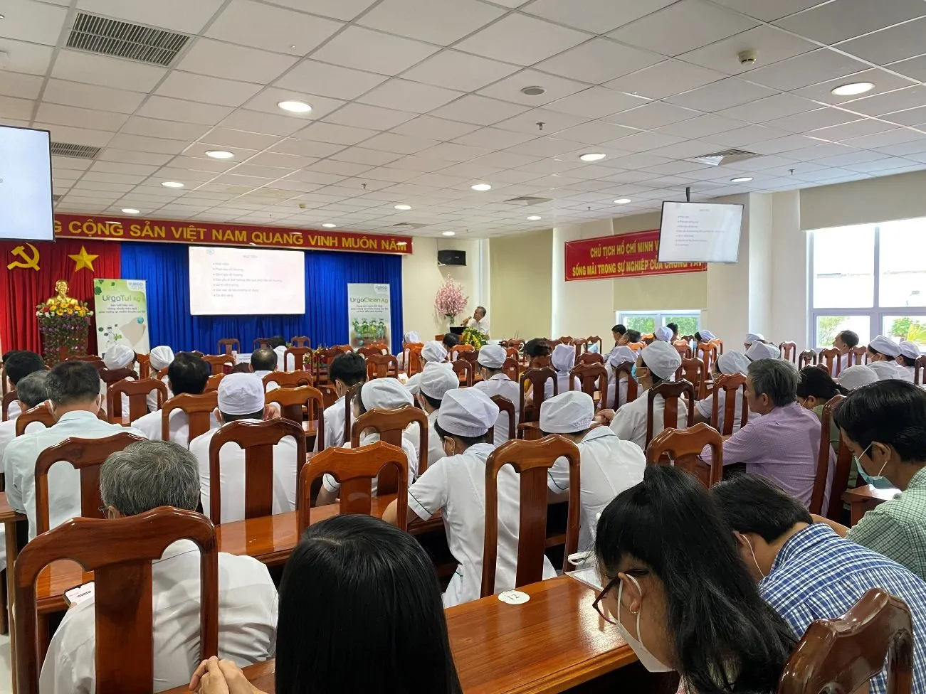 D:\FILE CỦA HUỆ\Ảnh sự kiện 2024\Hội thảo băng gạc urgo\z6164555665233_90386a7e843a7a44b777bcb2696666b3.jpg