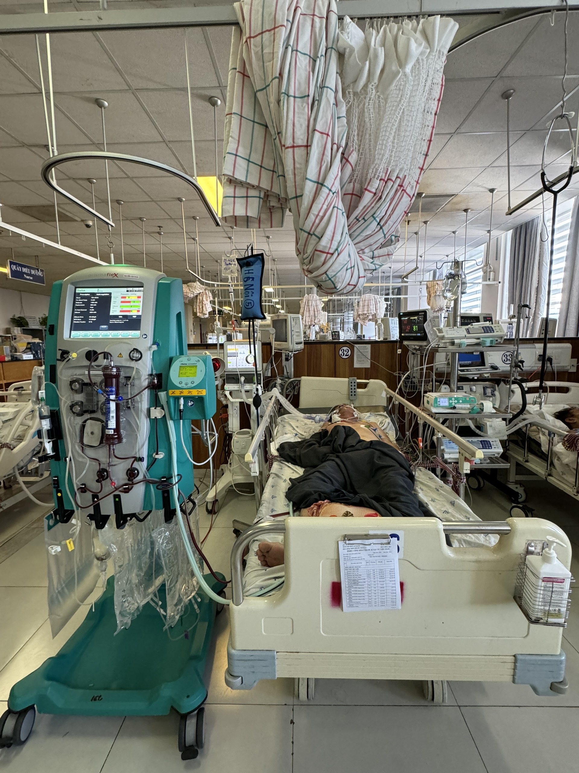 D:\Viet báo\Ảnh\Lọc máu ngộ độc thuốc trị ĐTĐ.jpg