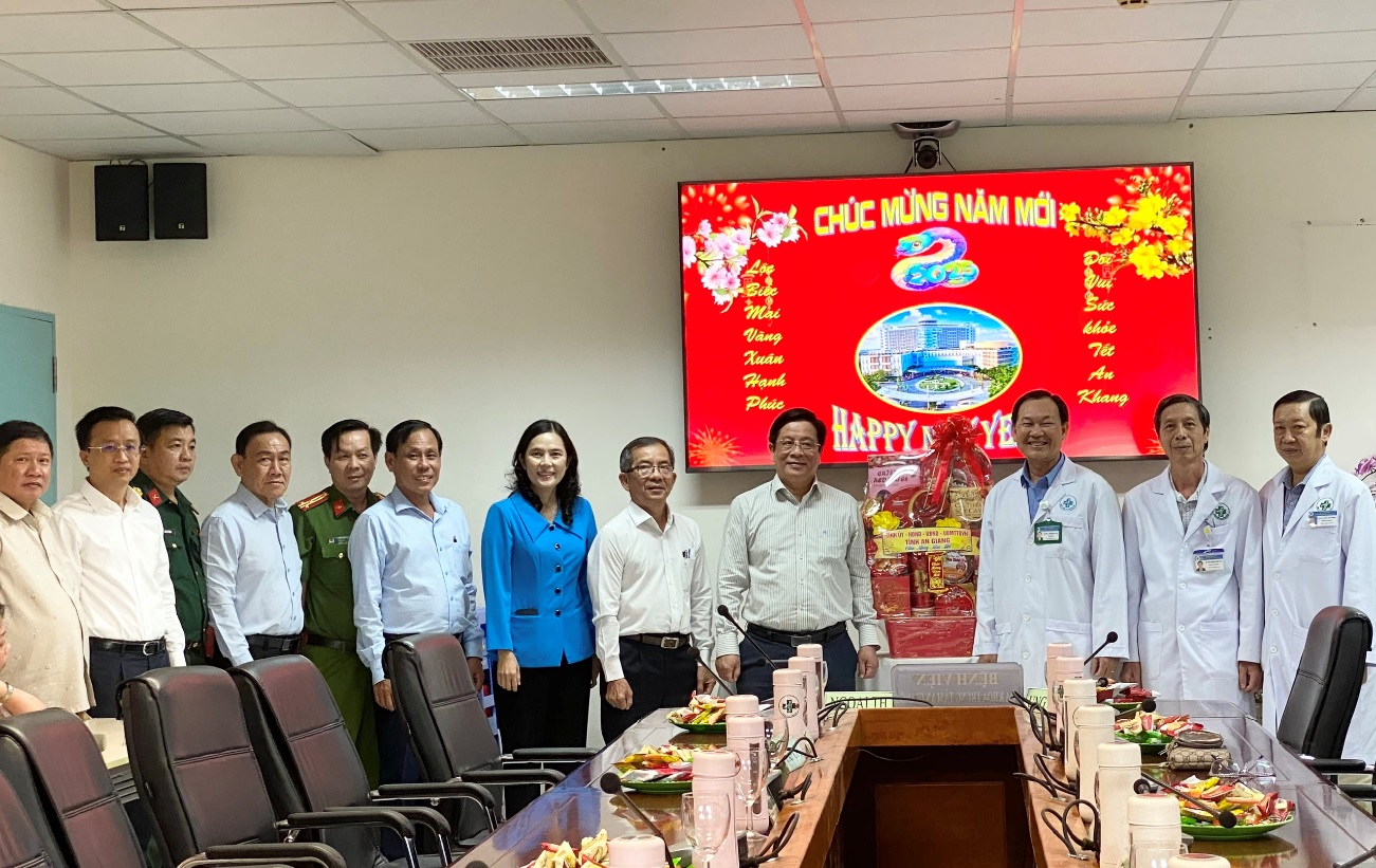 D:\FILE CỦA HUỆ\Ảnh sự kiện 2025\Chủ tịch UBND tỉnh chúc Tết\z6229846257482_763696df297c163aeed0250bcc5923d0.jpg