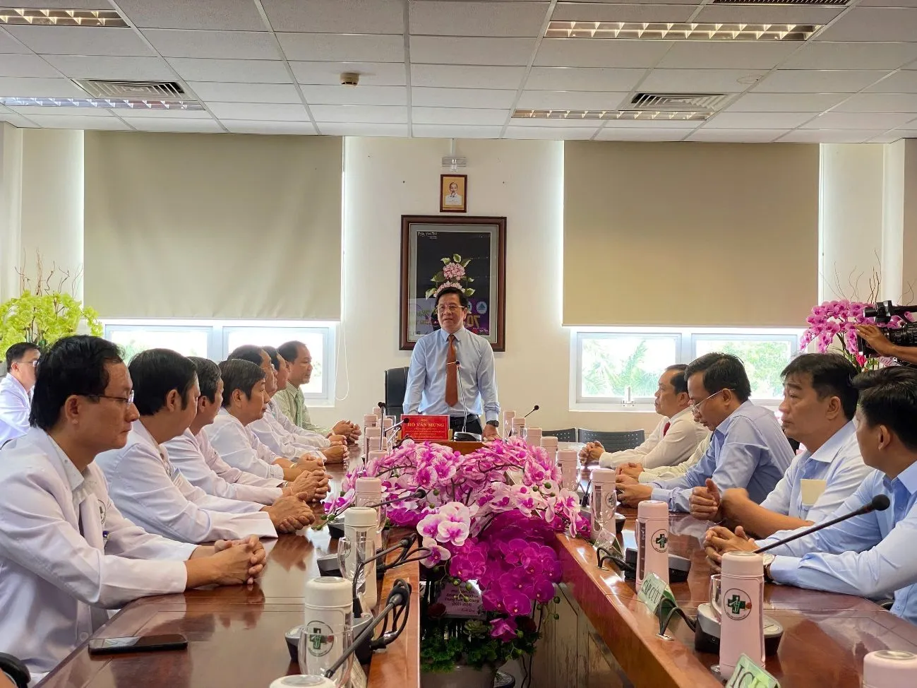 D:\FILE CỦA HUỆ\Ảnh sự kiện 2025\Chủ tịch tỉnh chúc mừng ngày 272\z6354247376867_9997b2049d741790829897ed982f6909.jpg
