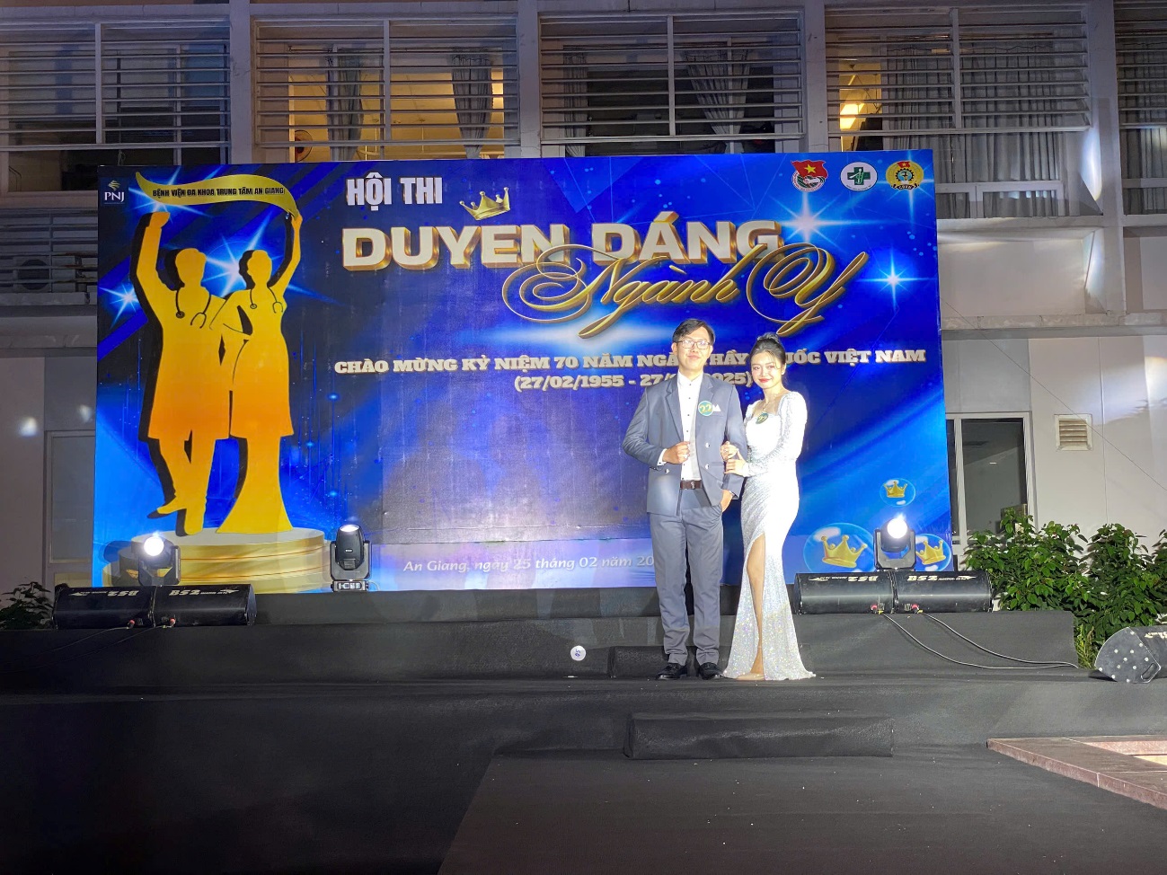 D:\FILE CỦA HUỆ\Ảnh sự kiện 2025\Hội thi Duyên dáng ngành Y\z6353005166717_50b94d811a03143d6dddc5c7ddaaff70.jpg