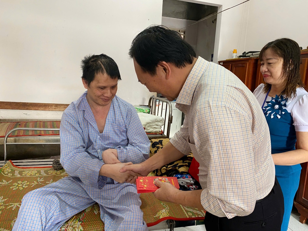 D:\FILE CỦA HUỆ\Ảnh sự kiện 2025\Tặng quà các trung tâm bảo trợ\z6289753719637_72230cf25fb49d24f1032d8f911dc4da.jpg