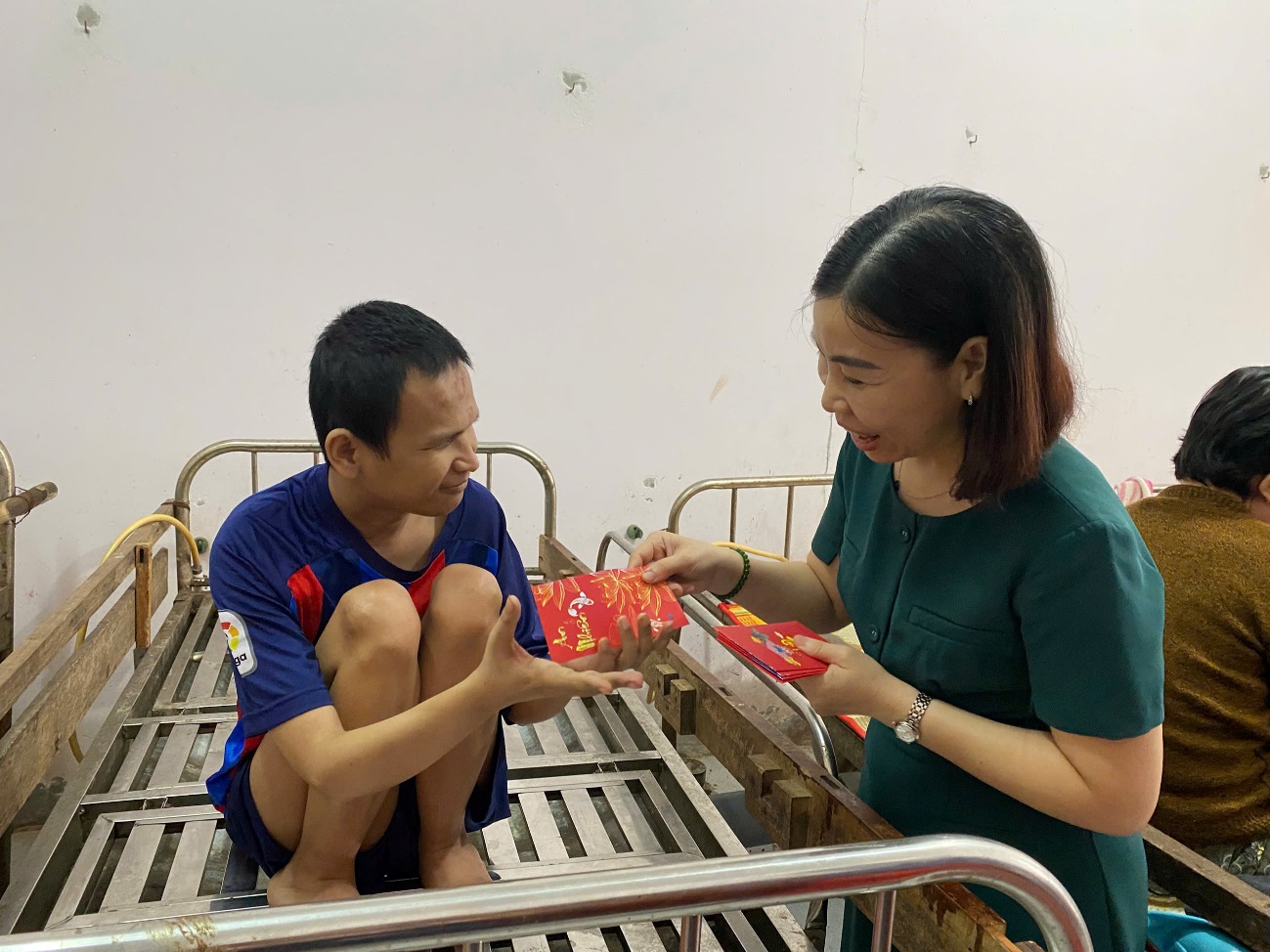 D:\FILE CỦA HUỆ\Ảnh sự kiện 2025\Tặng quà các trung tâm bảo trợ\z6289753700971_fc7c8b0b7918b46f448ba3a52316b1d3.jpg